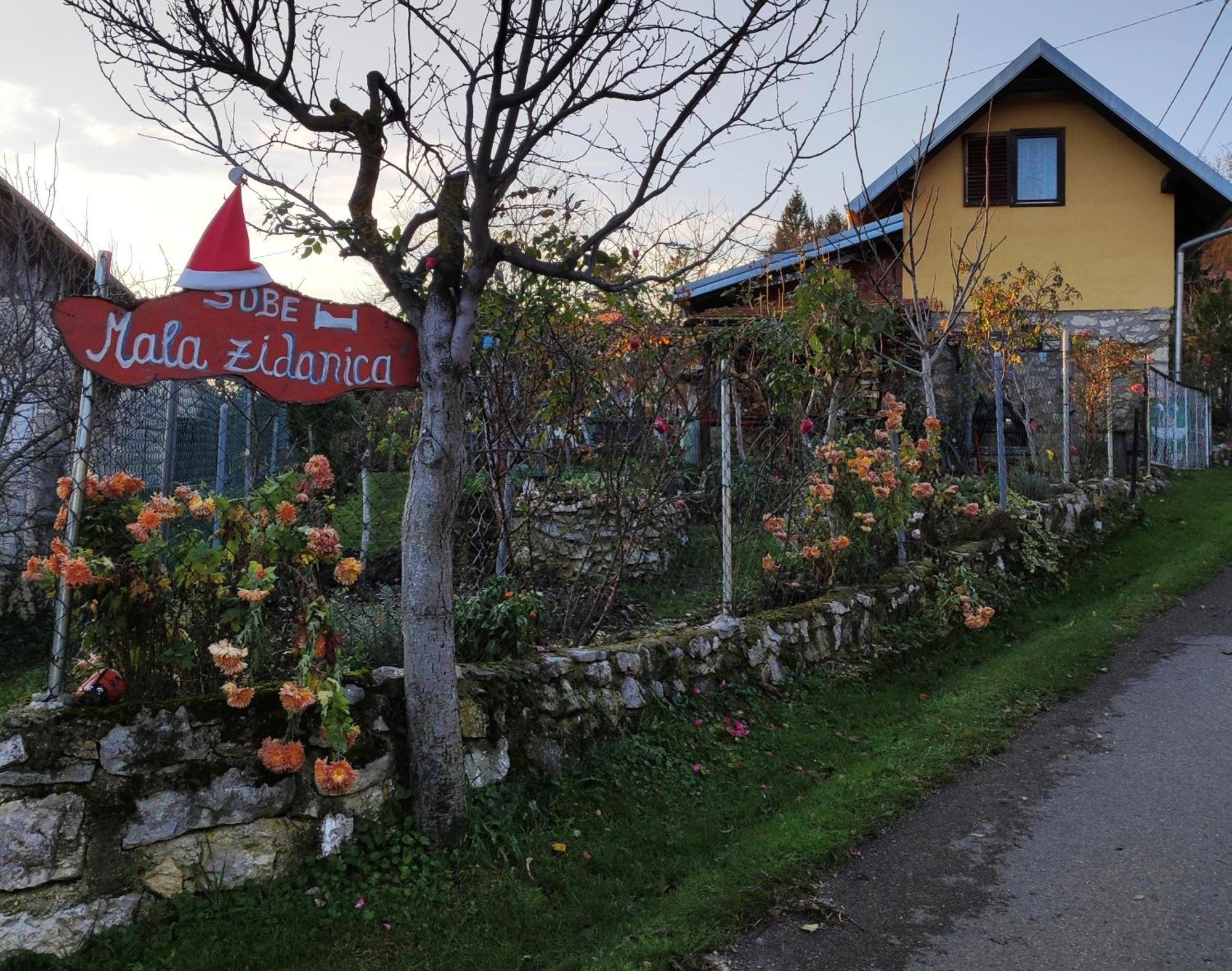 Smjestaj Mala Zidanica Hotel Tomasevci Екстериор снимка